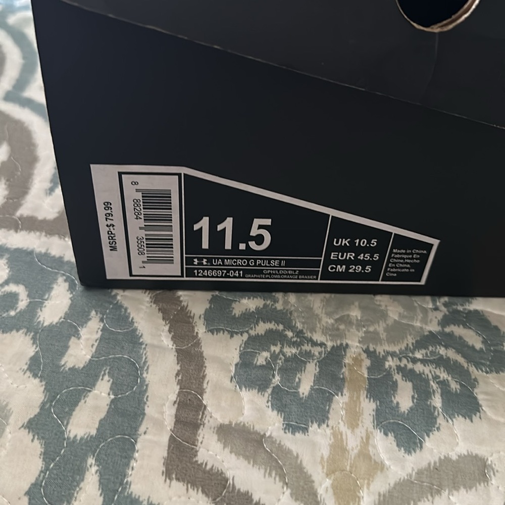 Under armor shoes - Picture 5 of 5